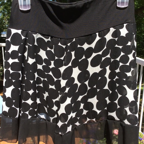 light sheer trim skirt, elastic waist sz L - Picture 3 of 5